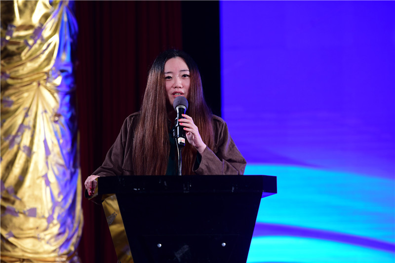 14.笛安作了題為《文學(xué)是否為了療愈內心》的主題演講.jpg