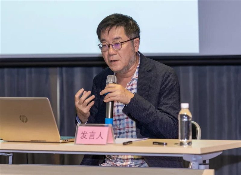 19中央美術(shù)學(xué)院教授、博士生導師，廣州美術(shù)學(xué)院美術(shù)館總館長(cháng)王璜生作題為《美術(shù)館與史學(xué)意識》的發(fā)言（黃珊虎 攝）.jpg