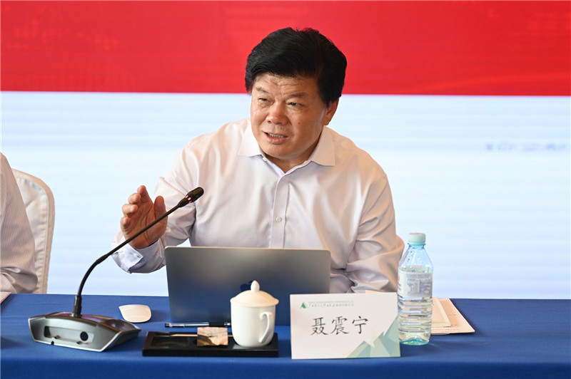 06 韜奮基金會(huì )理事長(cháng)、中國出版協(xié)會(huì )副理事長(cháng)聶震寧作主旨演講（李顯楊 攝）.jpg