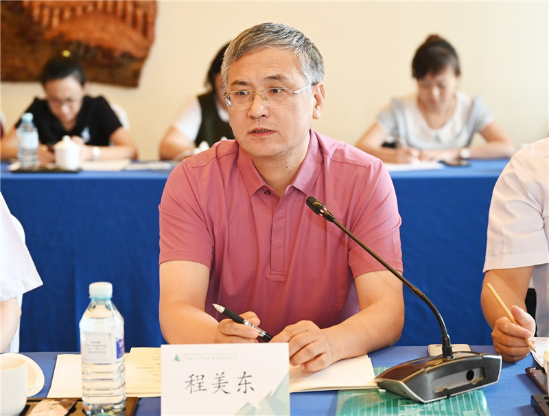 13 北京大學(xué)中共黨史研究中心常務(wù)副主任、北京大學(xué)馬克思主義學(xué)院教授程美東作專(zhuān)題發(fā)言（李顯楊 攝）.jpg