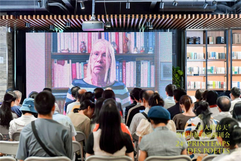 法語(yǔ)詩(shī)人以視頻方式參與朗誦會(huì ).jpg