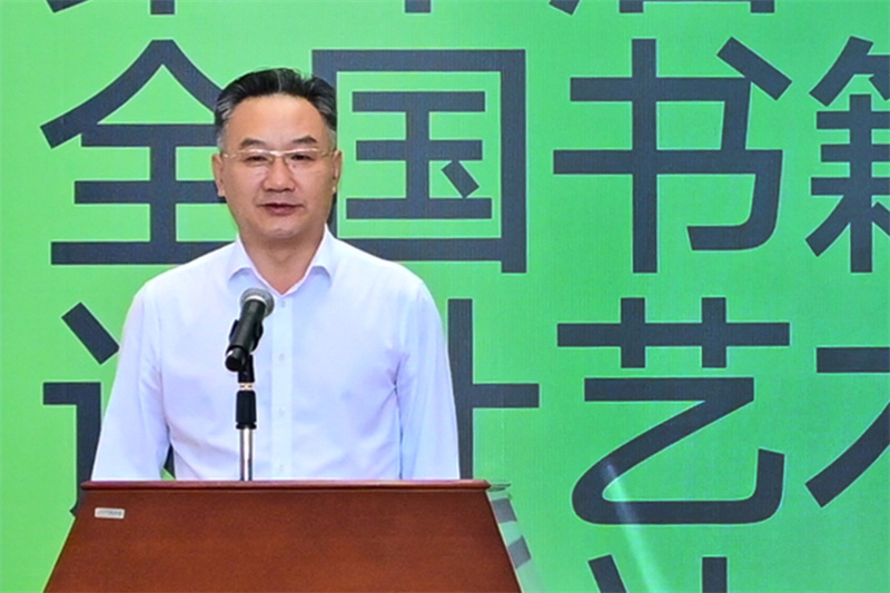 廣西壯族自治區黨委宣傳部副部長(cháng)、廣西壯族自治區新聞出版局（自治區版權局）局長(cháng)王曉華宣布展覽開(kāi)幕.jpg