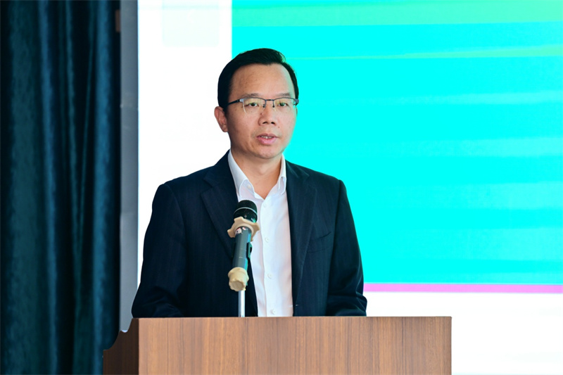 集團公司黨委副書(shū)記、總編輯湯文輝在論壇上致辭.jpg