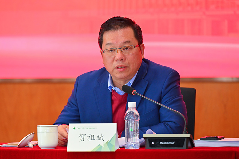 3.校黨委書(shū)記、校編審委員會(huì )主任委員賀祖斌作總結講話(huà).jpg