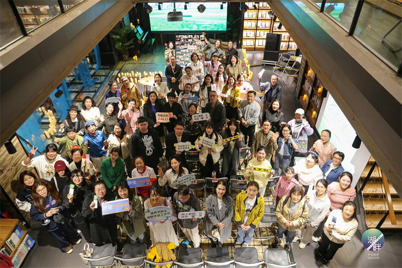 5.劇場(chǎng)合影（攝：廖雨欣）.jpg