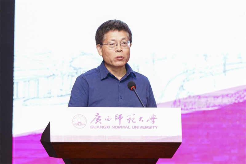 全國出版專(zhuān)業(yè)學(xué)位研究生教育指導委員會(huì )副主任、南京大學(xué)出版研究院常務(wù)副院長(cháng)張志強致辭.jpg