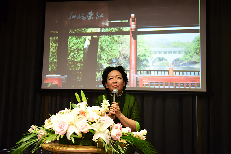 《新三屆致新生》作者之一，廣西師范大學(xué)王枬教授分享《花橋榮記》背后的故事（李顯楊 攝）.jpg