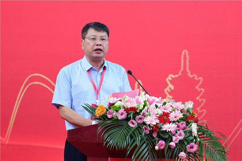 廣西師范大學(xué)出版社黨委書(shū)記、董事長(cháng)張藝兵致辭 李顯楊 攝.JPG