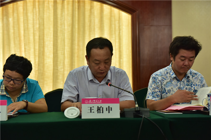 廣西民族大學(xué)社會(huì )與發(fā)展學(xué)院院長(cháng)、教授王柏中發(fā)言（郭倩 攝）.JPG