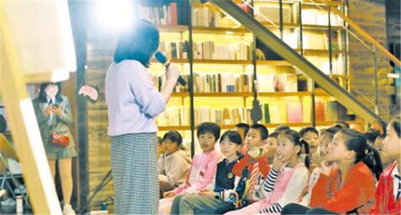 獨秀書(shū)房·旗艦店領(lǐng)讀人劇場(chǎng)讀劇會(huì )。 蔣正春 攝.jpg